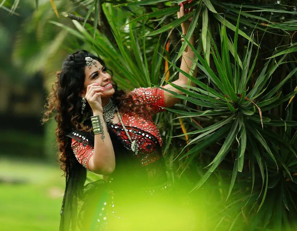 Actress Shwetha Chengappa Alluring Pics Kannada Gallery