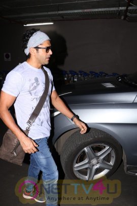 Actor Farhan Akhtar Spotted At Airport Stills Hindi Gallery