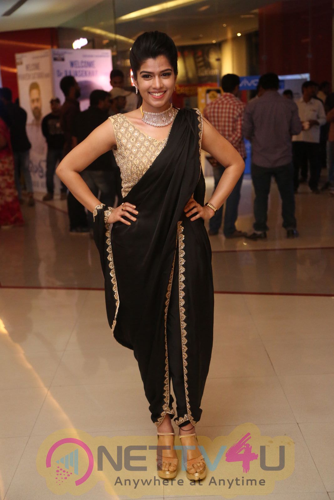 Actress Mahima New Pics Telugu Gallery