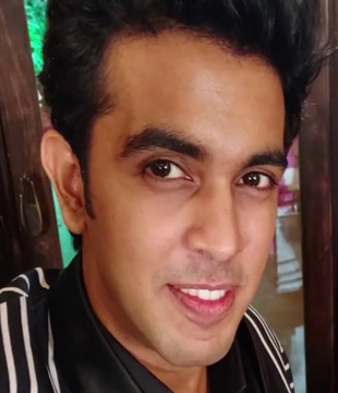 Hindi Anchor Rohan Golani