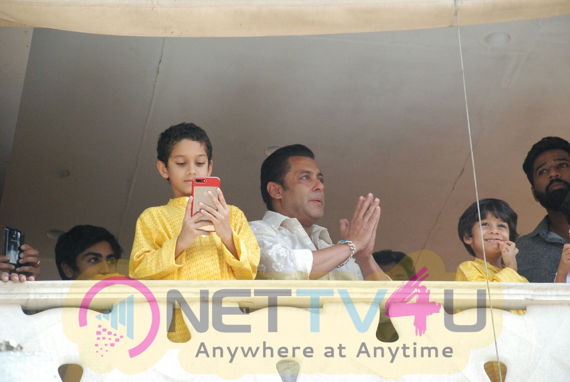 Salman Khan Waves To His Fans On Occasion Of EID Hindi Gallery