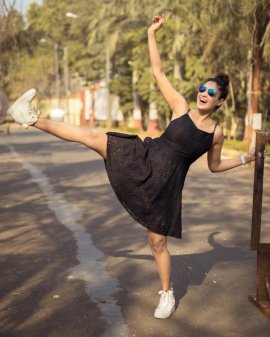 Actress Gurleen Chopra Gorgeous Stills