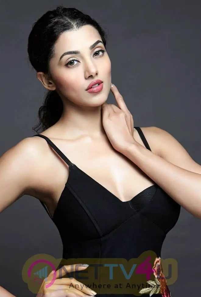 Actress Ananya Sengupta Glamorous Stills Hindi Gallery