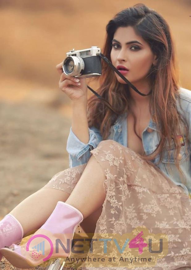 Actress Karishma Sharma Glamorous Hot Images Hindi Gallery