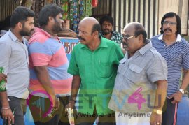 Tea Kadai Bench Movie Working Stills Tamil Gallery
