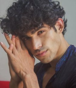 Aagaz Akhtar Hindi Model