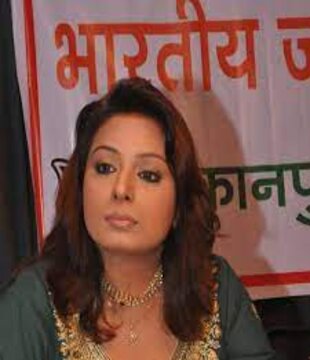 Hindi Anchor Saundarya Garg