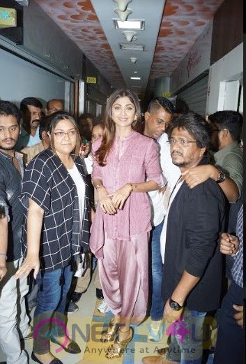 Shilpa Shetty Launches Her Makeup Artists Make Up Academy Pics Hindi Gallery