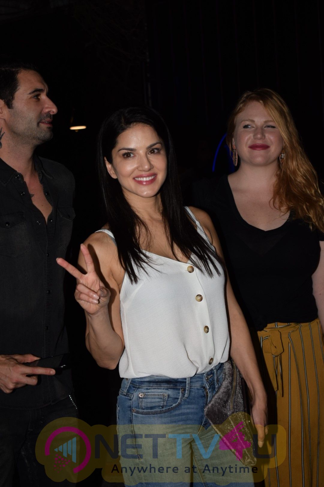 Sunny Leone Came To With Husband Daniel Weber At Juhu  Hindi Gallery