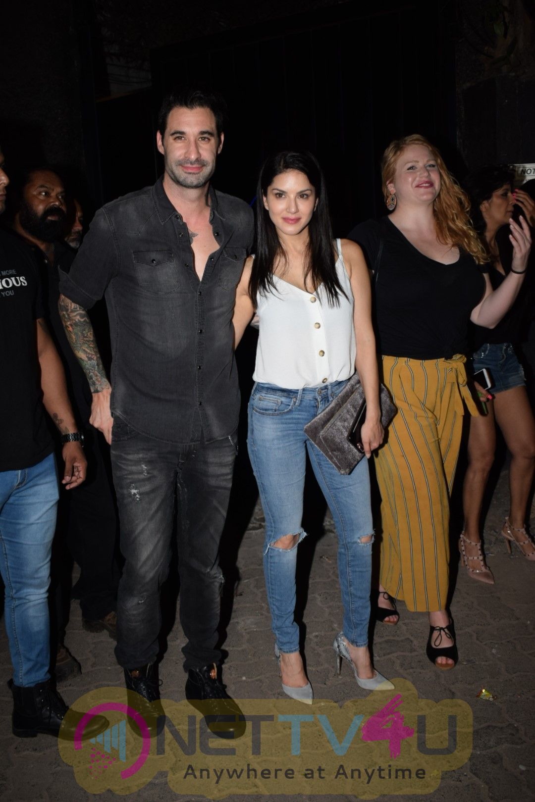 Sunny Leone Came To With Husband Daniel Weber At Juhu  Hindi Gallery