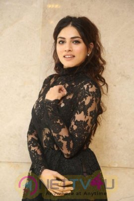 Bollywood Actress Sapna Pabbi New Hot Pics Hindi Gallery