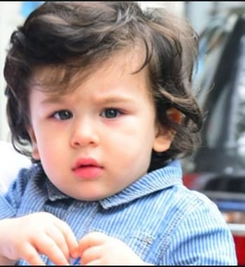 Pictures: Taimur Ali Khan looks excited to see the paparazzi
