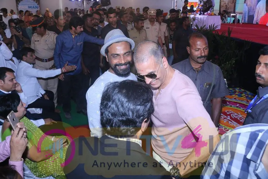 Akshay Kumar At Versova Festival 2018 Images Hindi Gallery