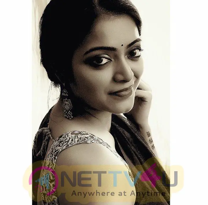 Actress Janani Iyer Charming Pics Tamil Gallery