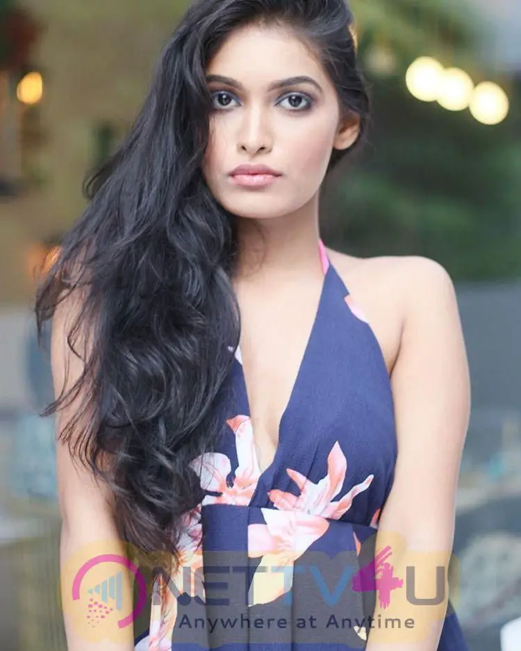 Model Isha Tilve Sexy Stills  Hindi Gallery
