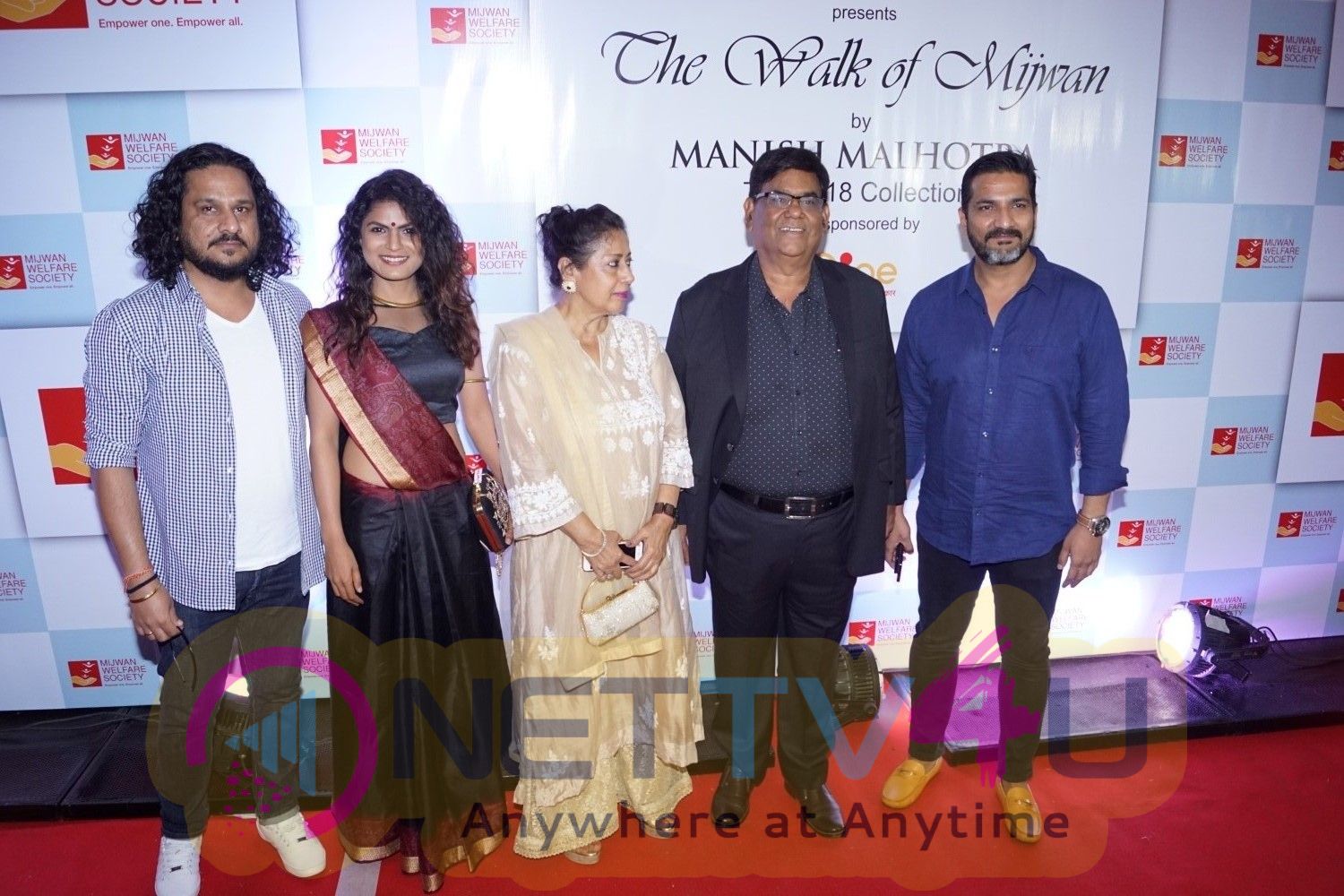 RED CARPET OF 9TH THE WALK OF MIJWAN Hindi Gallery