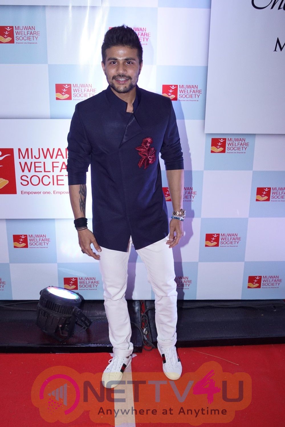 RED CARPET OF 9TH THE WALK OF MIJWAN Hindi Gallery