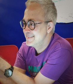 Neeraj Sachdeva Hindi Creative Director