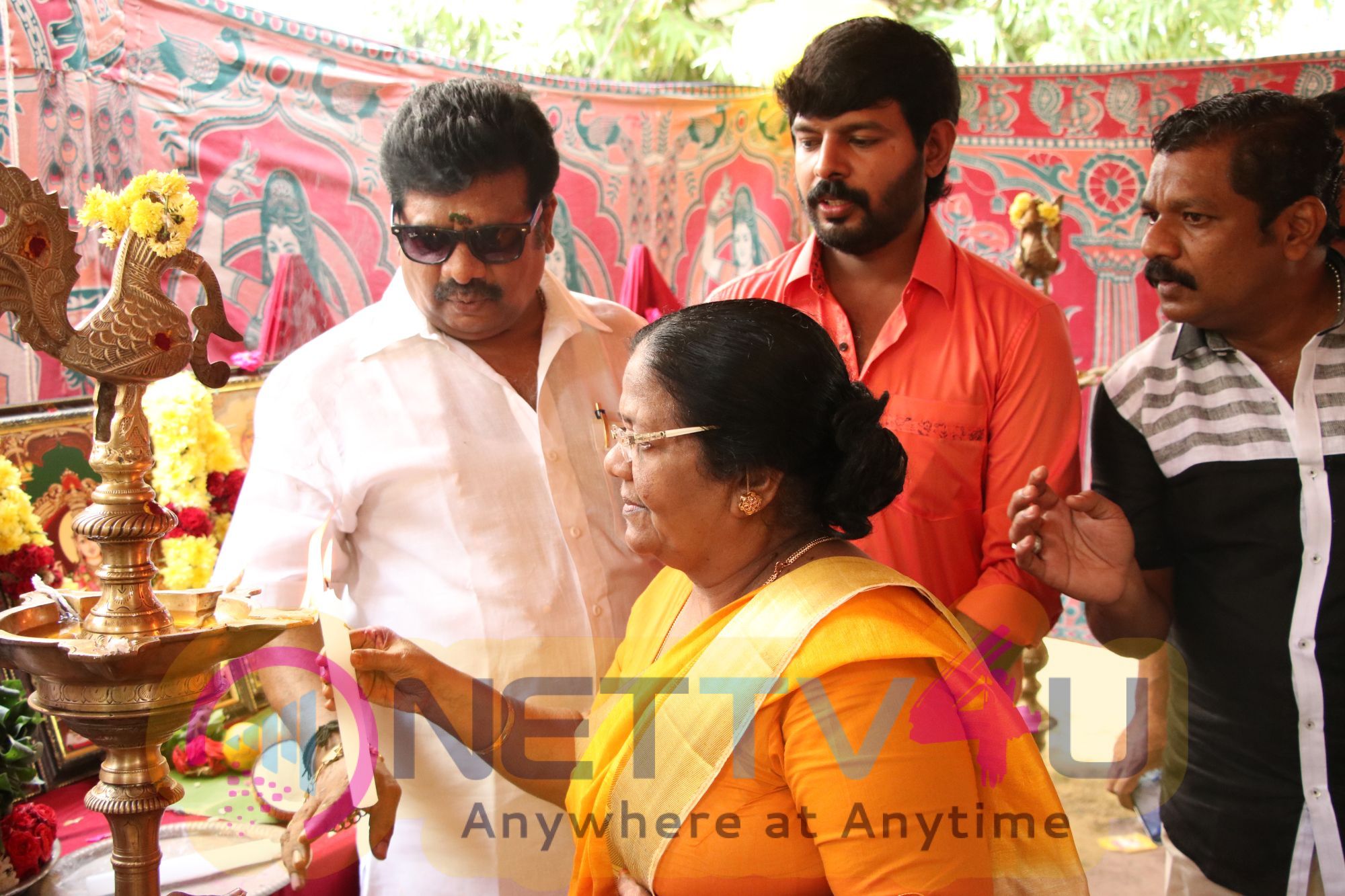 Avathara Vettai Tamil Movie Pooja Stills Tamil Gallery