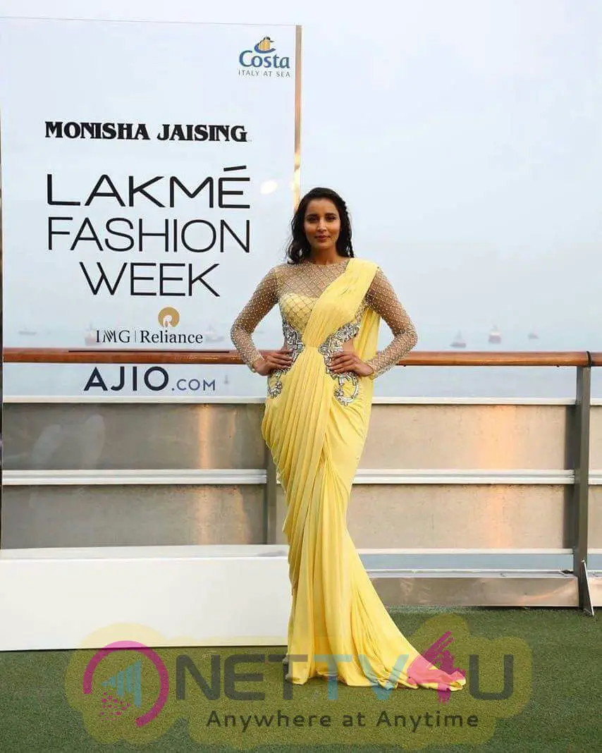 Sonakshi Sinha At Opening Of Lakme Fashion Week Photos Hindi Gallery