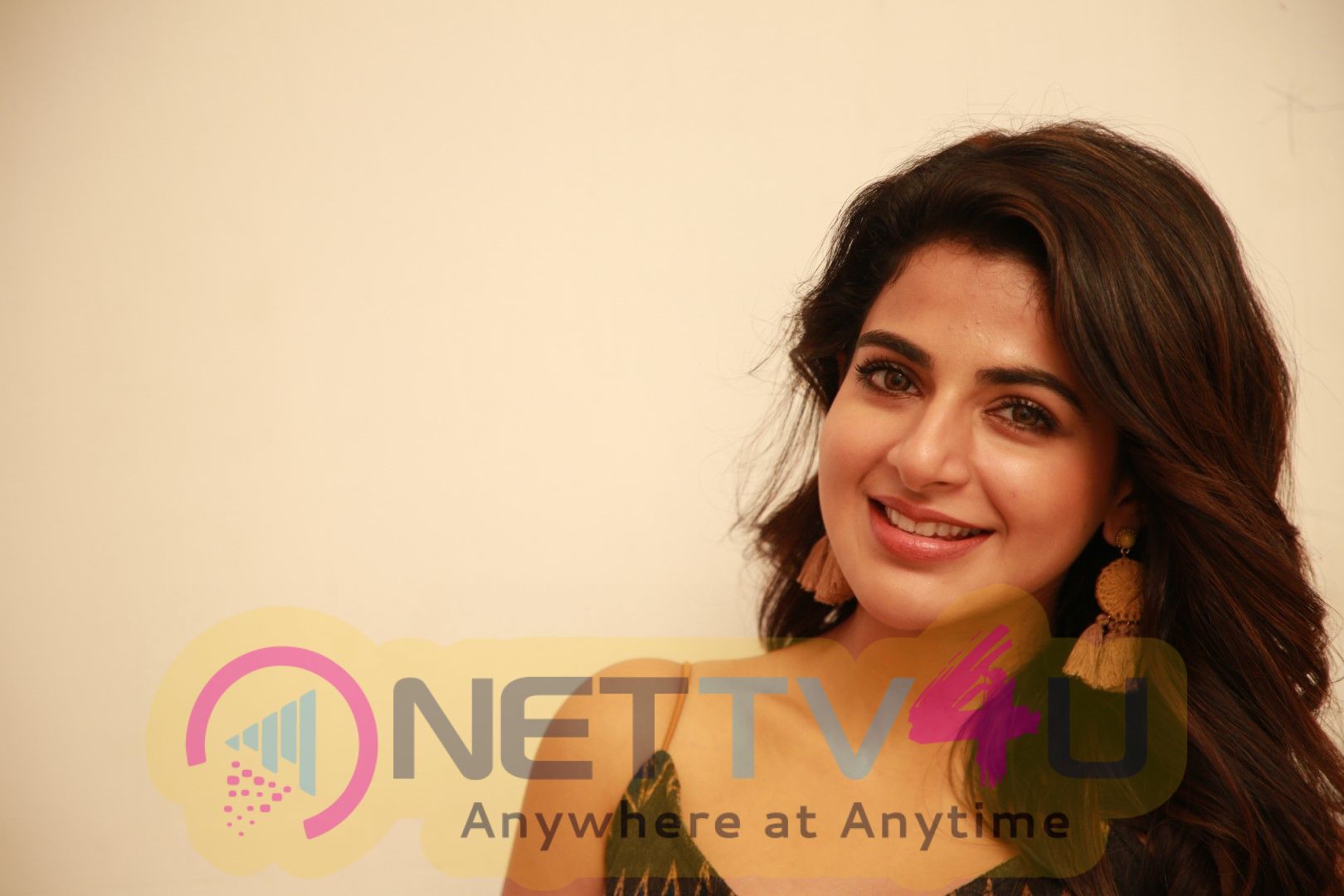 Actress Iswarya Menon Exclusive Interview Stills Tamil Gallery