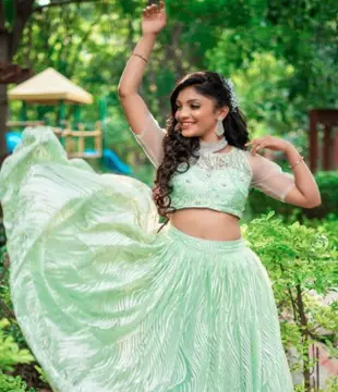 Marathi Dancer Sakshi Methe