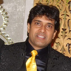 Hindi Fashion Designer Deepak Perwani