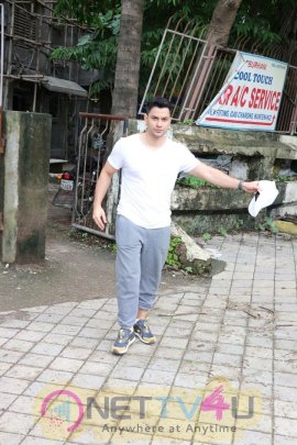 Ameesha Patel , Soha Ali Khan And  Kunal Khemu Spotted At Kromakay Salon In Juhu Cute Images