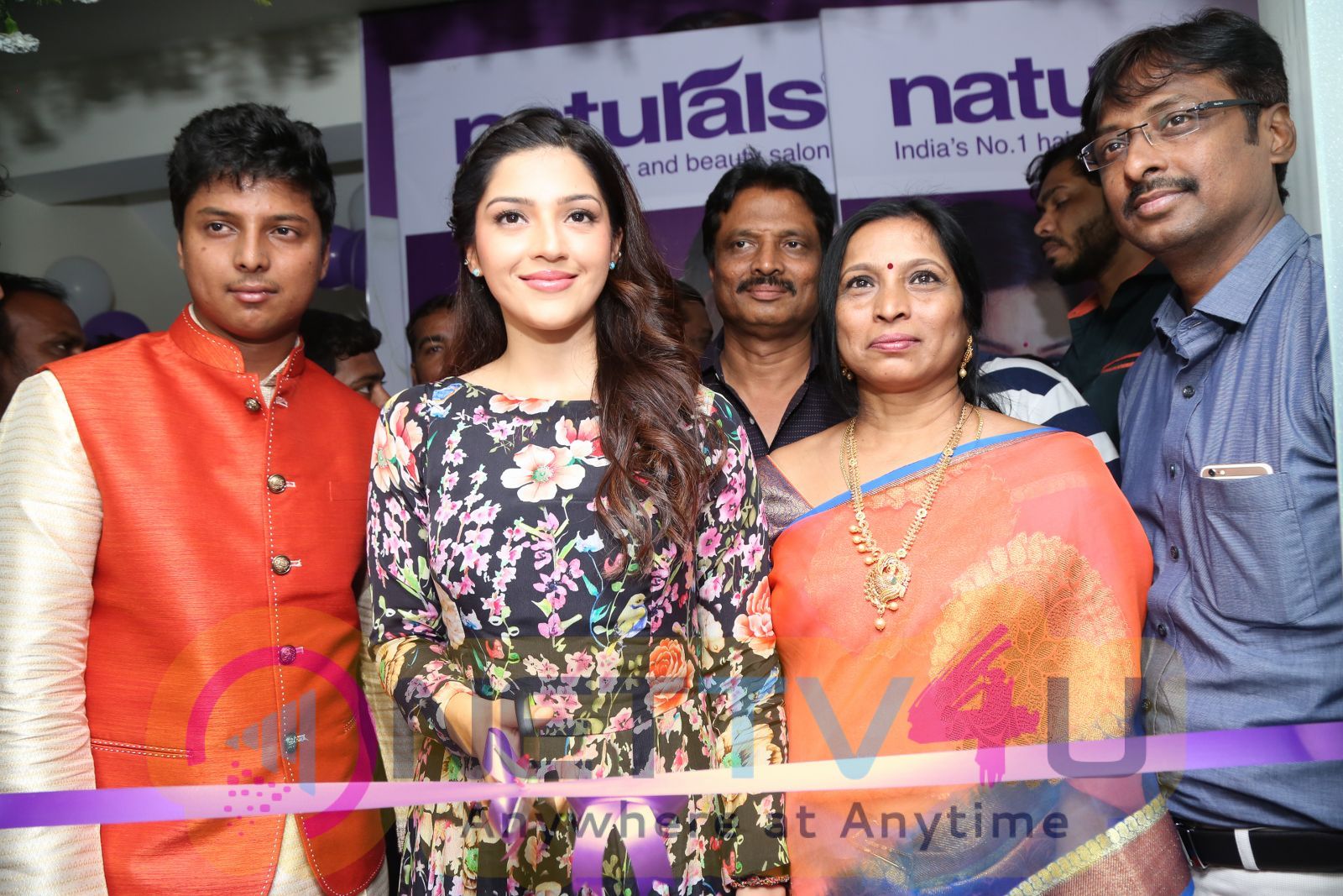 Mehreen Pirzada Inaugurates Naturals Beauty Salon At Sanath Nagar Pics Telugu Gallery