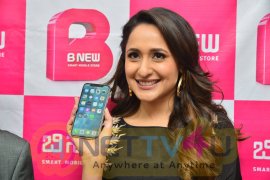 Pragya Jaiswal Launches B New Mobile Store At Chilakaluripet Photos