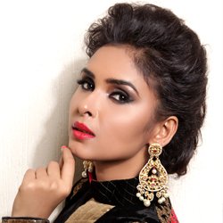 Hindi Model Shraddha Pandey