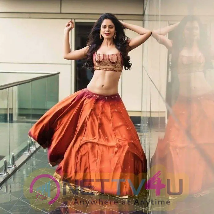 Actress Bindu Madhavi Attractive Images Tamil Gallery