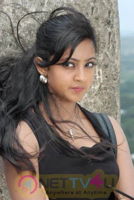 Actress Aindrita Ray Lovely Pics Kannada Gallery