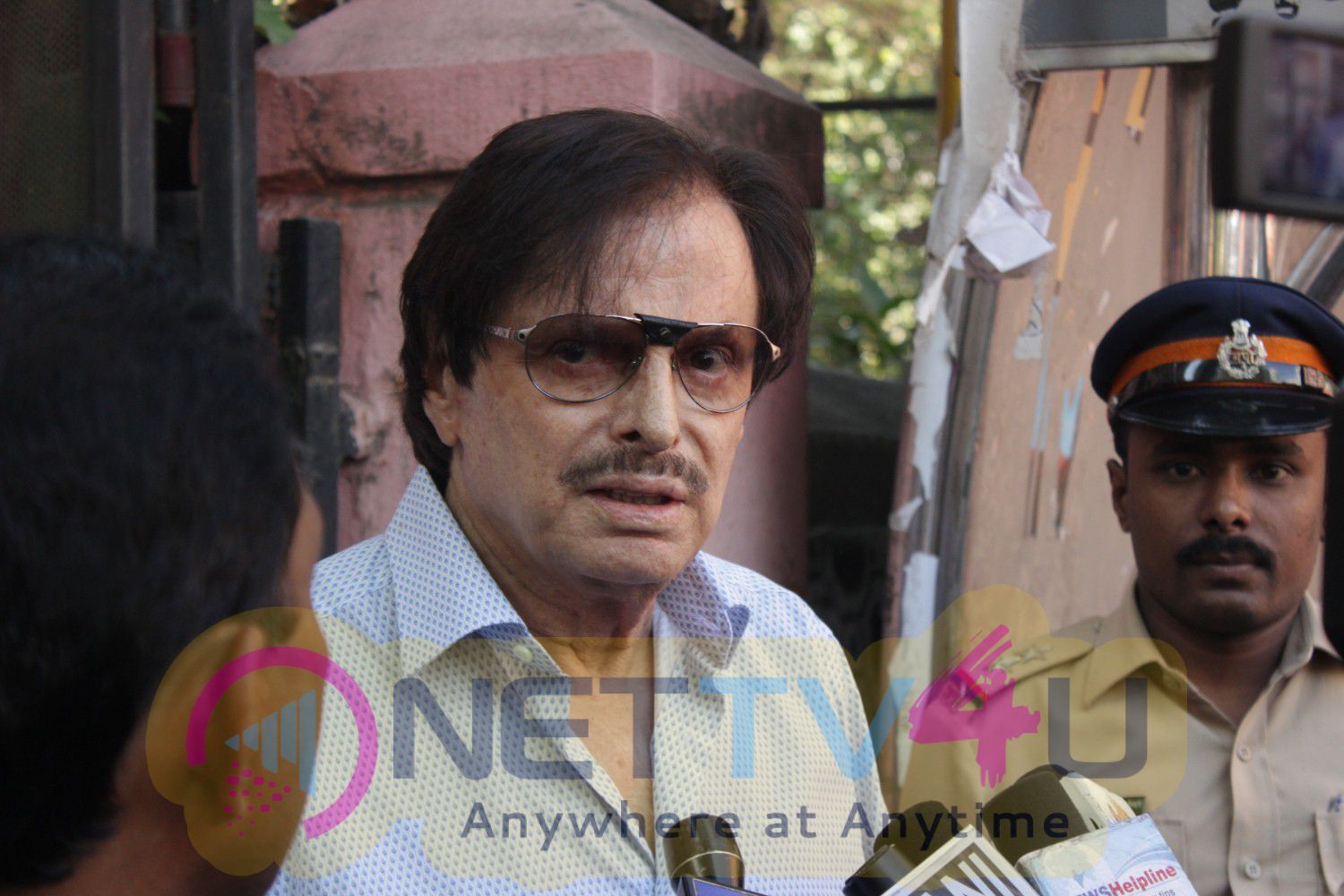Photos Of Anu Malik & Sanjay Khan Cast Their Vote Hindi Gallery