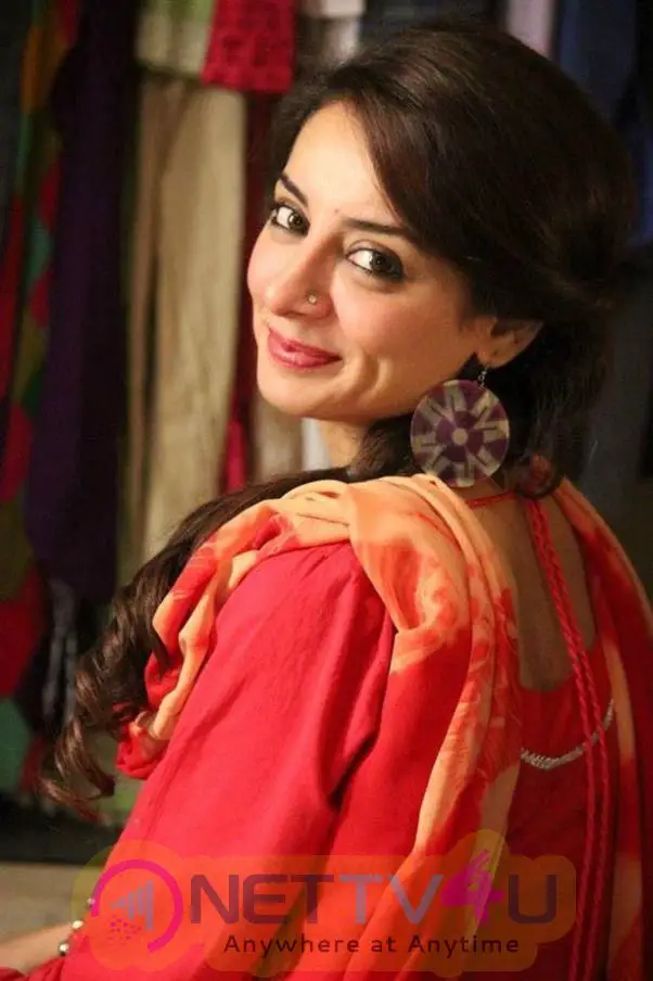 Pakistani Actresses Who Look Hot In Red Photos Hindi Gallery