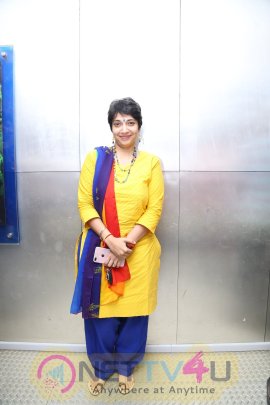 Celebrities At Inayathalam Premiere Show Stills Tamil Gallery