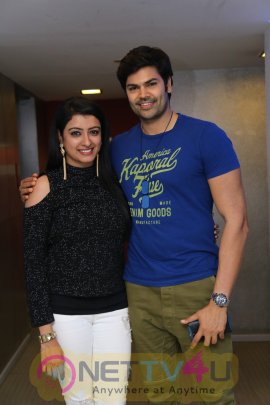 Celebrities At Inayathalam Premiere Show Stills Tamil Gallery