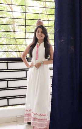 Actress Vani Bhojan Lovely Stills Tamil Gallery