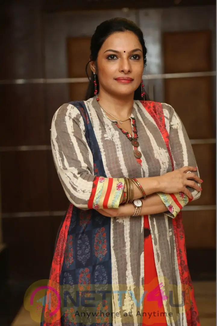  Actress Rethika Srinivas Latest Cute Images  Tamil Gallery