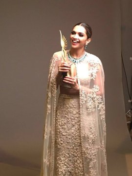 Actress Deepika Padukone Alluring Stills Kannada Gallery