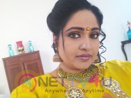 Actress Divyavani Cute Pics Telugu Gallery