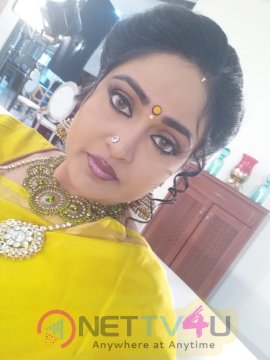 Actress Divyavani Cute Pics Telugu Gallery