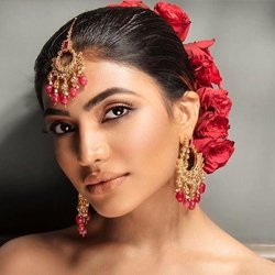 Hindi Model Urvi Shetty