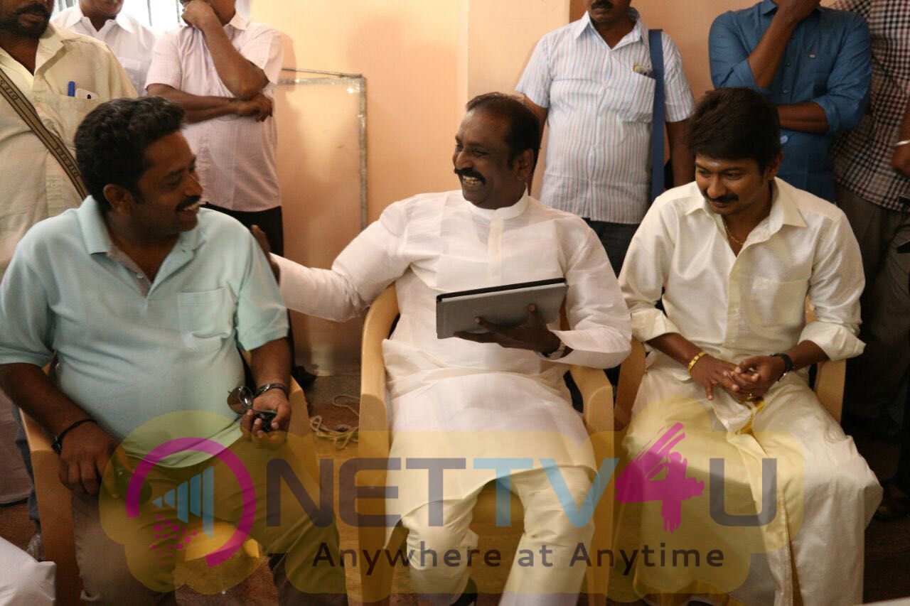 Lyricist Vairamuthu Visits The Shooting Sets Of Kanne Kalaimane Movie Stills Tamil Gallery