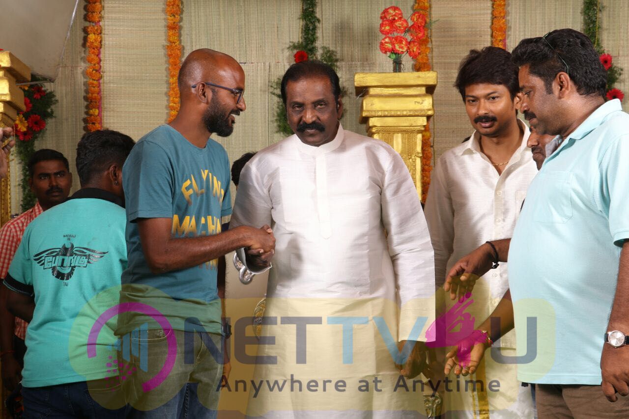Lyricist Vairamuthu Visits The Shooting Sets Of Kanne Kalaimane Movie Stills Tamil Gallery