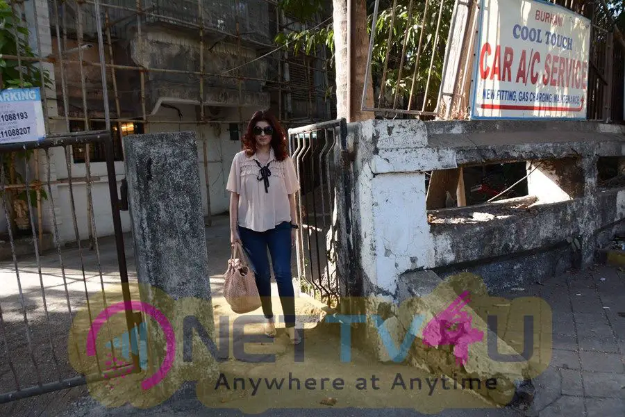 Twinkle Khanna Spotted At Kromakay Salon Hindi Gallery