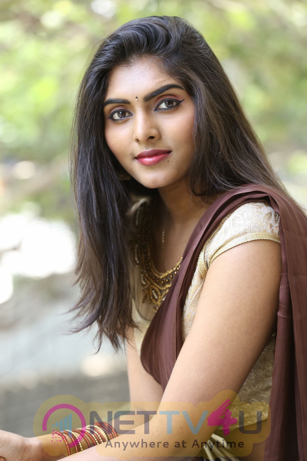 Actress  Aslesha Varma  Romantic Stills  Telugu Gallery