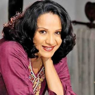 Sinhala Actress Maureen Charuni