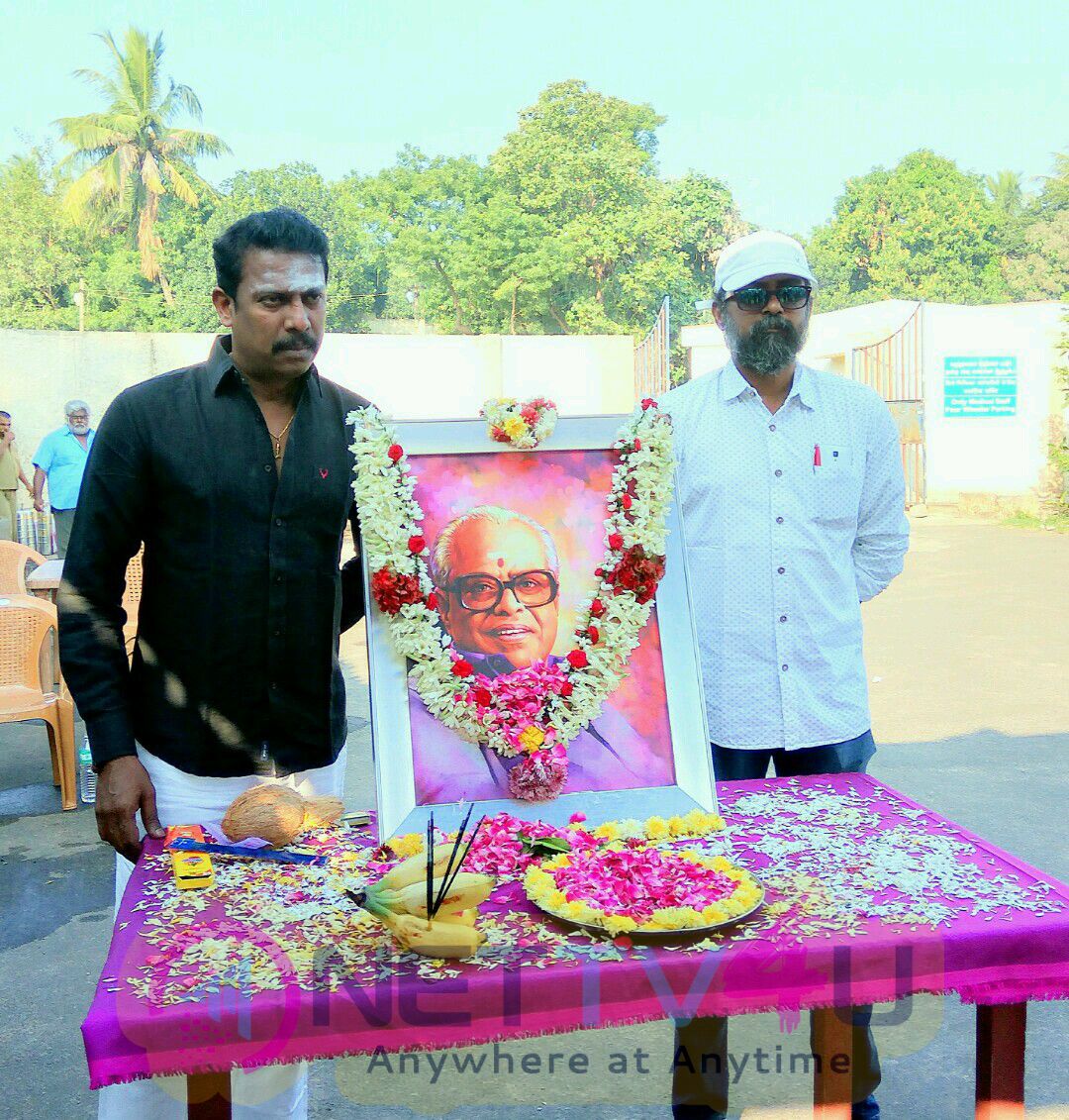 Thondan Movie Team Paid Tribute To K Balachander Photos Tamil Gallery