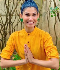 Purva Mantri Hindi Musician